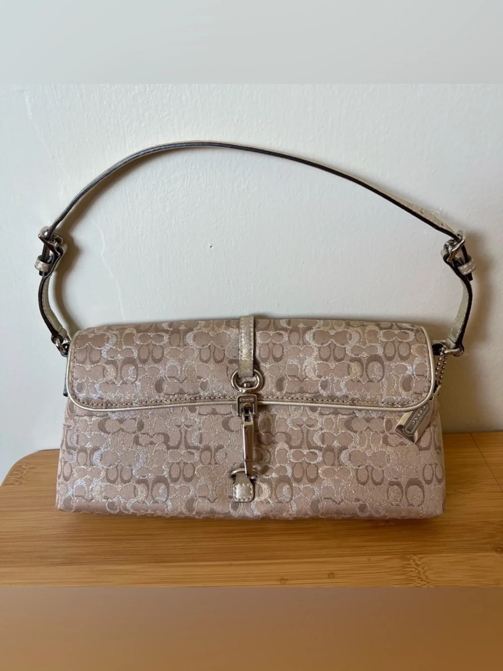 Coach vintage 2005 gold optic lurex signature 3595 Hamptons clip shoulder bag - Picture 3 of 15